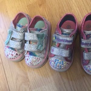 Preowned toddler girl lights up sneakers size 5